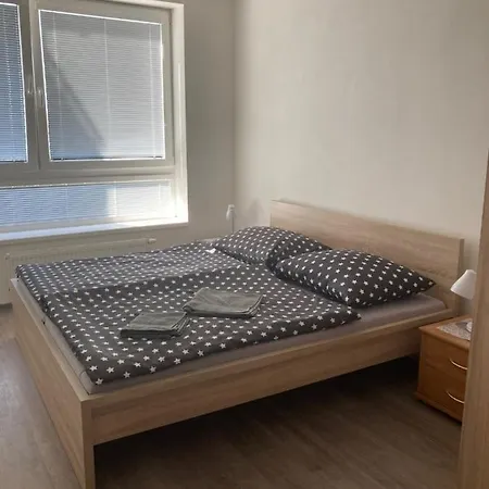 Apartman Edita - Byt S Terasou A Parkovacim Stanim, Topolova,