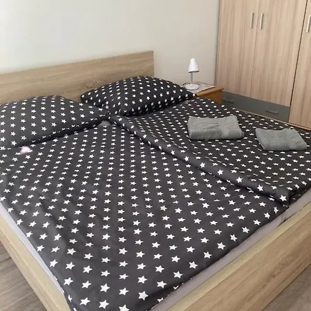 Apartman Edita - Byt S Terasou A Parkovacim Stanim, Topolova, Апартаменты *