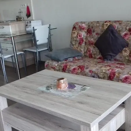 Apartman Edita - Byt S Terasou A Parkovacim Stanim, Topolova, *